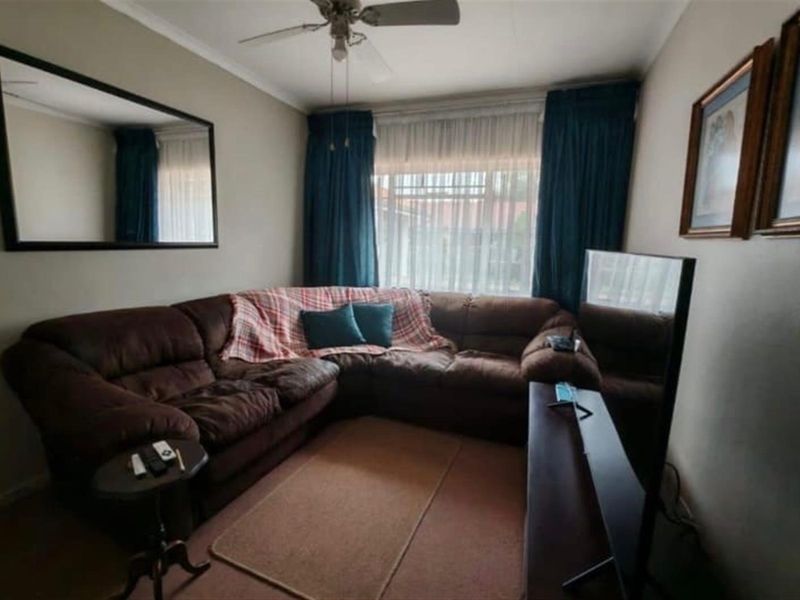 House For Sale in Vaalpark, Sasolburg - Photo 3