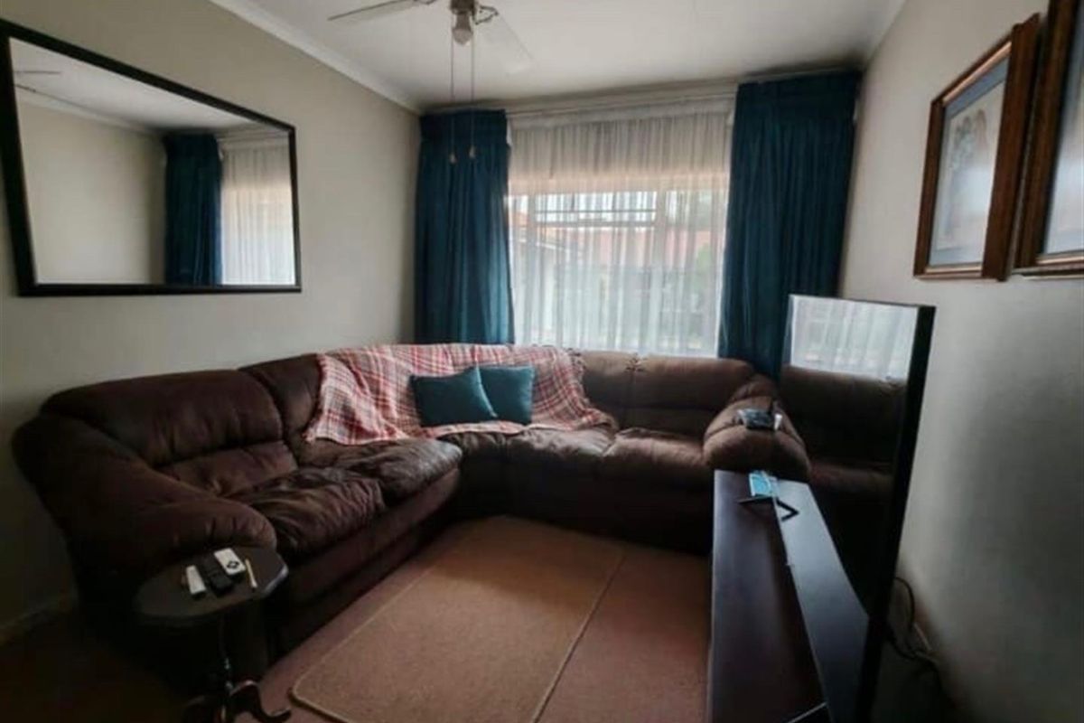 House For Sale in Vaalpark, Sasolburg - Photo 3