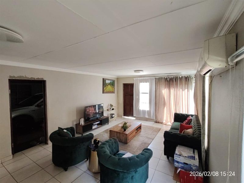 Stylish Double-Storey Home with Rooftop Entertainment - Photo 4