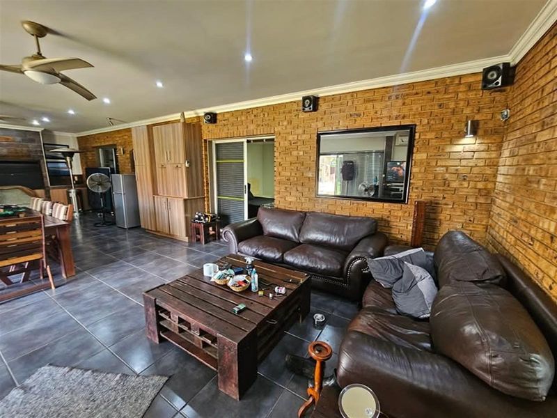 House For Sale in Shores of Loch Vaal Lochvaal Vanderbijlpark Gauteng - Photo 4