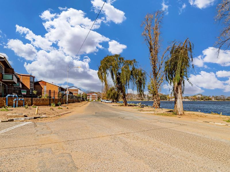 3 Beds 2.5 Baths Dbl Storey Patio Balcony on 147sqm Florida Lake View Direct EXCITING!! - Photo 3