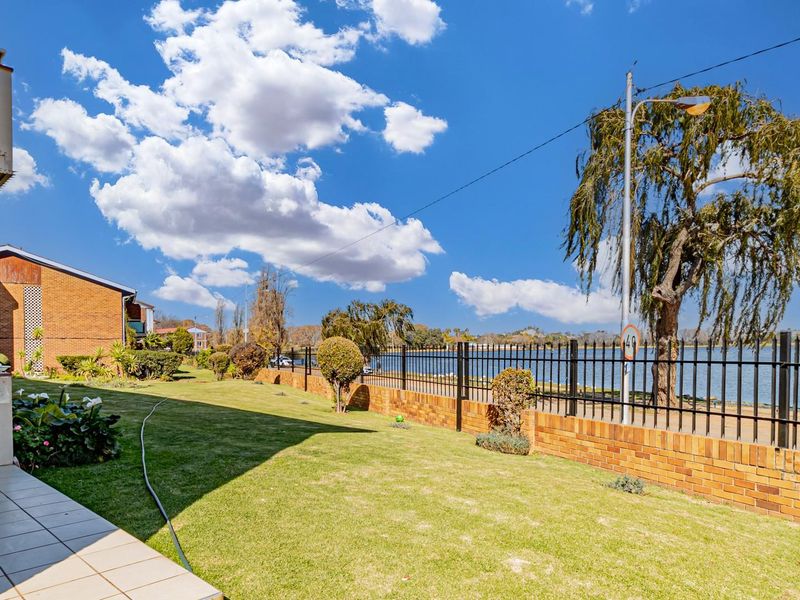 3 Beds 2.5 Baths Dbl Storey Patio Balcony on 147sqm Florida Lake View Direct EXCITING!! - Photo 10