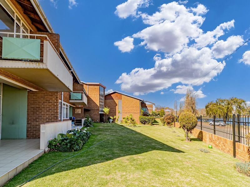 3 Beds 2.5 Baths Dbl Storey Patio Balcony on 147sqm Florida Lake View Direct EXCITING!! - Photo 8