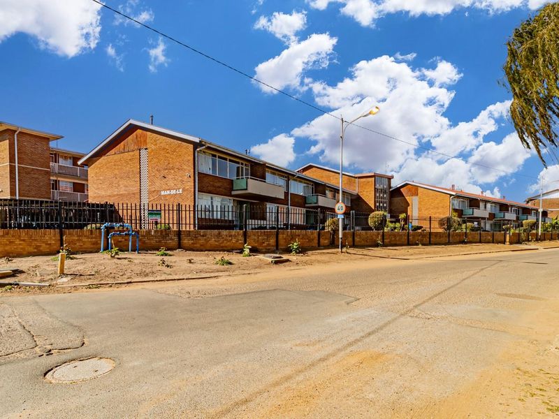 3 Beds 2.5 Baths Dbl Storey Patio Balcony on 147sqm Florida Lake View Direct EXCITING!! - Photo 2