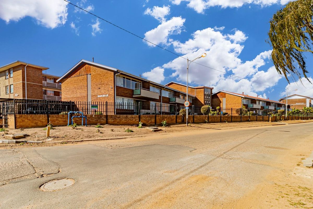 3 Beds 2.5 Baths Dbl Storey Patio Balcony on 147sqm Florida Lake View Direct EXCITING!! - Photo 2