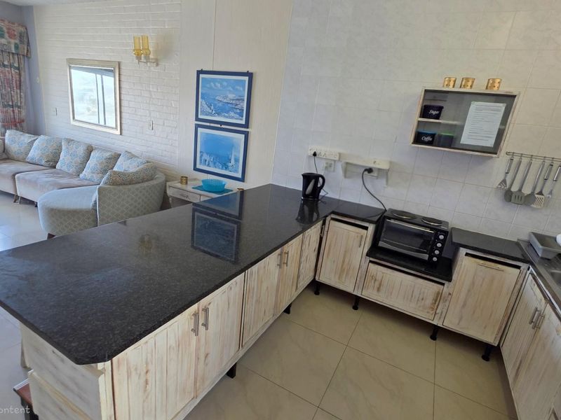 2 bedroom, 2 bathroom Beachfront Apartment For Sale in Margate, KwaZulu Natal - Photo 6