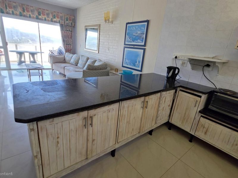 2 bedroom, 2 bathroom Beachfront Apartment For Sale in Margate, KwaZulu Natal - Photo 3