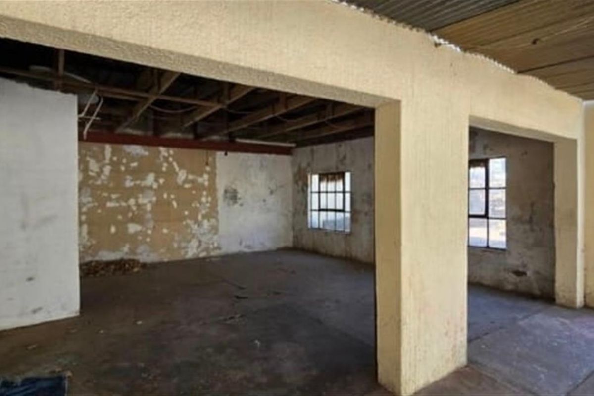 4 Bedroom House For Sale in Vaalpark, Sasolburg - Photo 4