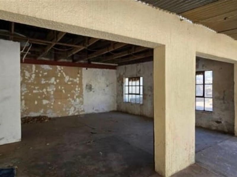 4 Bedroom House For Sale in Vaalpark, Sasolburg - Photo 4