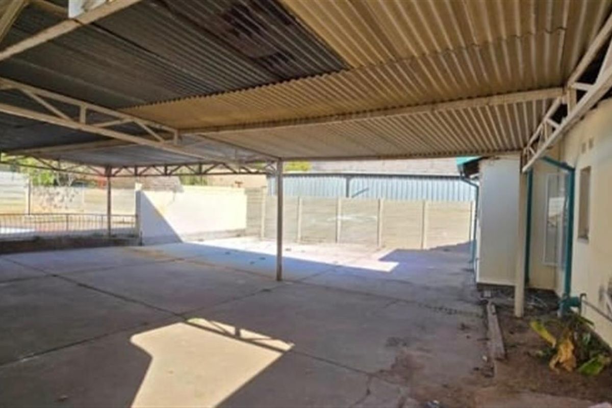 4 Bedroom House For Sale in Vaalpark, Sasolburg - Photo 5