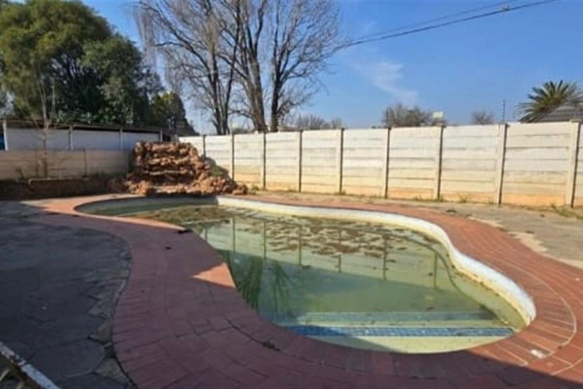 4 Bedroom House For Sale in Vaalpark, Sasolburg - Photo 3