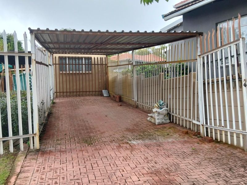 3 Beds 1 Bath on 1397sqm ideal Pet Friendly Home lots of trees plants nature is at your doorstep!! - Photo 10
