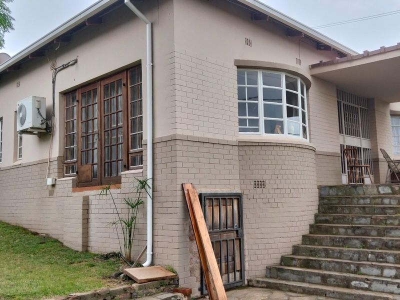 3 Beds 1 Bath on 1397sqm ideal Pet Friendly Home lots of trees plants nature is at your doorstep!! - Photo 3