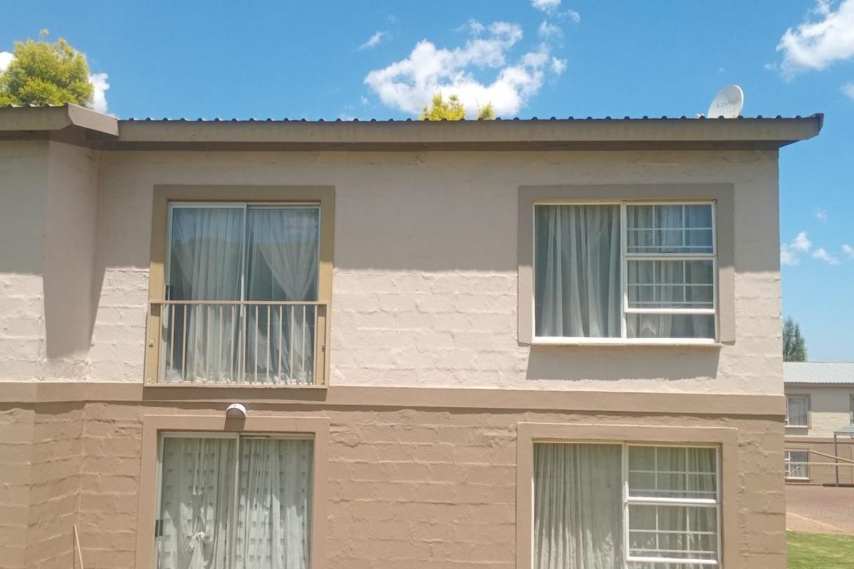 Apartment For Sale in sunnyridge Newcastle KwaZulu Natal - Photo 2