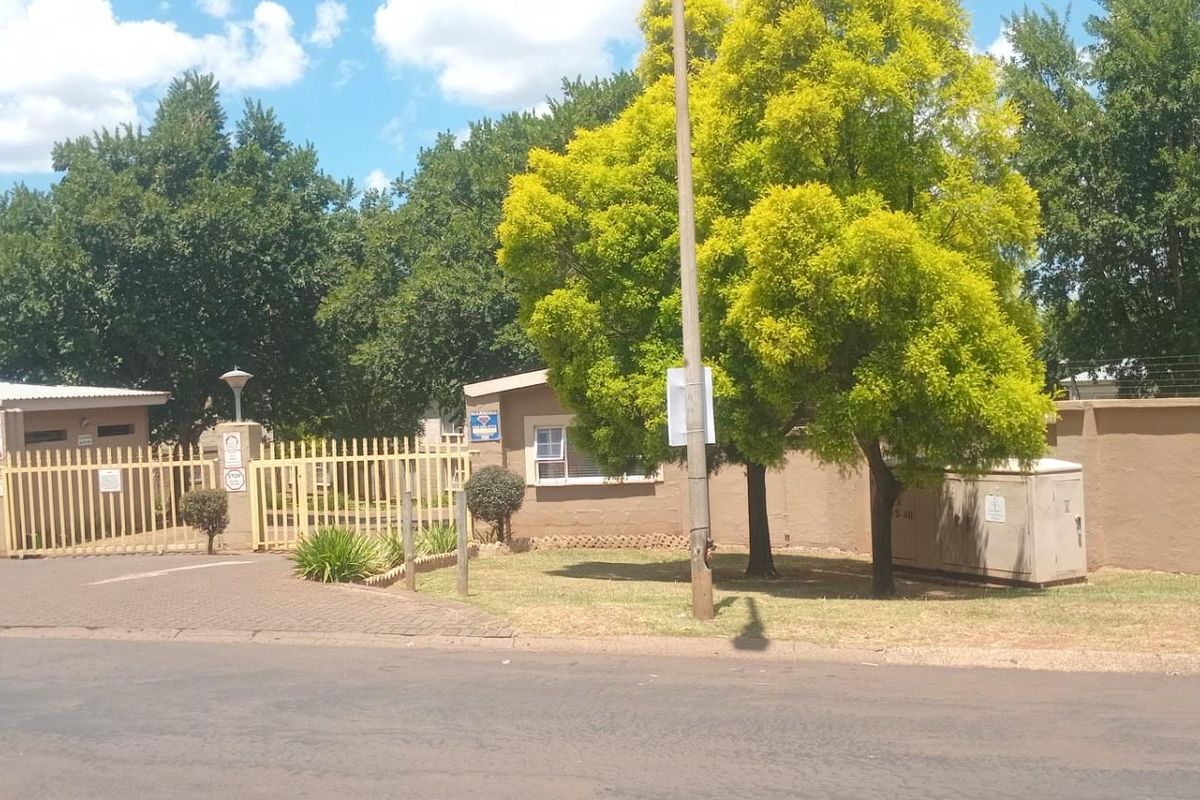 Apartment For Sale in sunnyridge Newcastle KwaZulu Natal - Photo 3