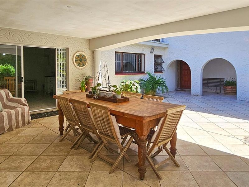 MASTERFUL MANSION - a Timeless MASTERPIECE in Uvongo - Photo 2