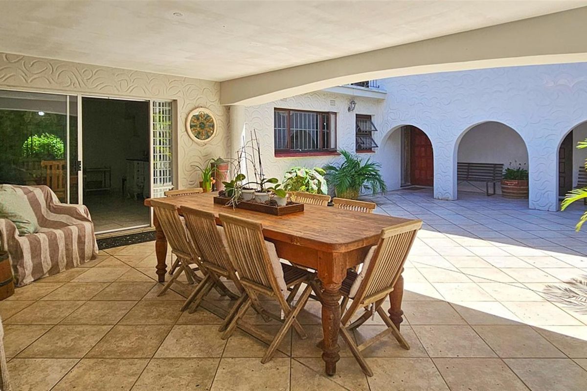 MASTERFUL MANSION - a Timeless MASTERPIECE in Uvongo - Photo 2