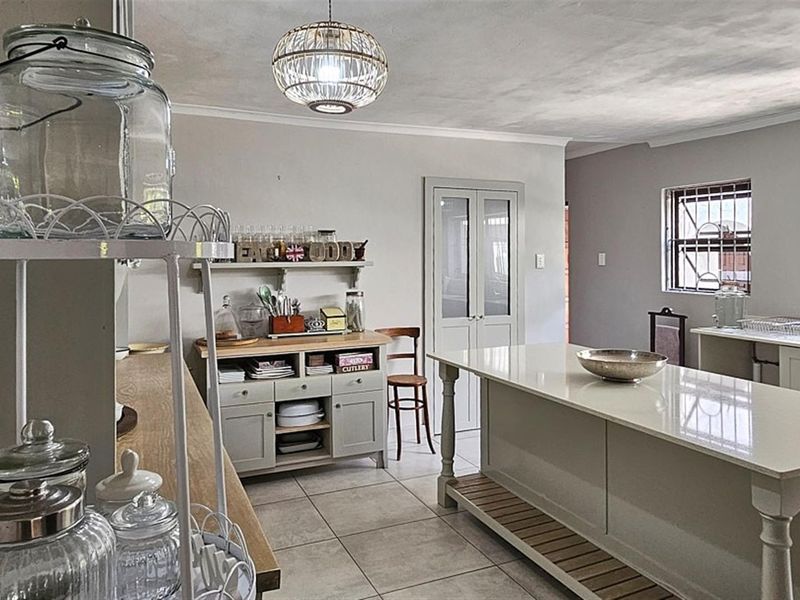 MASTERFUL MANSION - a Timeless MASTERPIECE in Uvongo - Photo 5