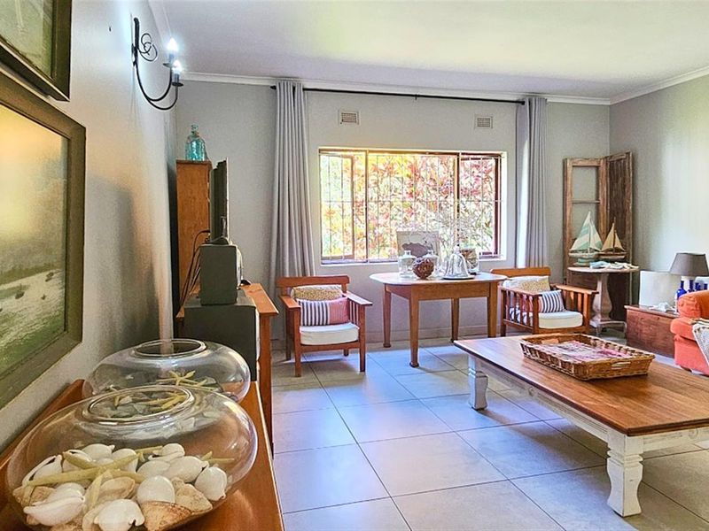 MASTERFUL MANSION - a Timeless MASTERPIECE in Uvongo - Photo 10