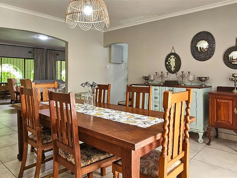 MASTERFUL MANSION - a Timeless MASTERPIECE in Uvongo - Photo 4