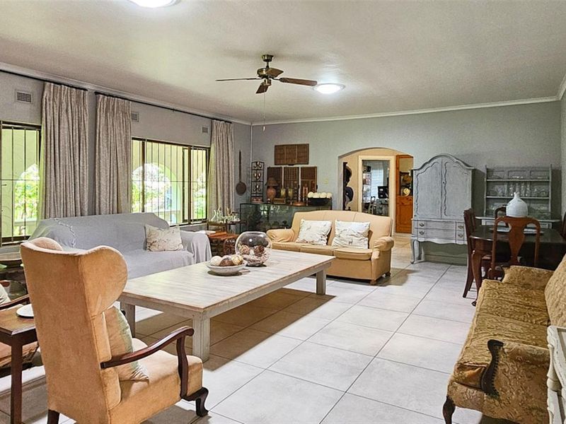 MASTERFUL MANSION - a Timeless MASTERPIECE in Uvongo - Photo 8