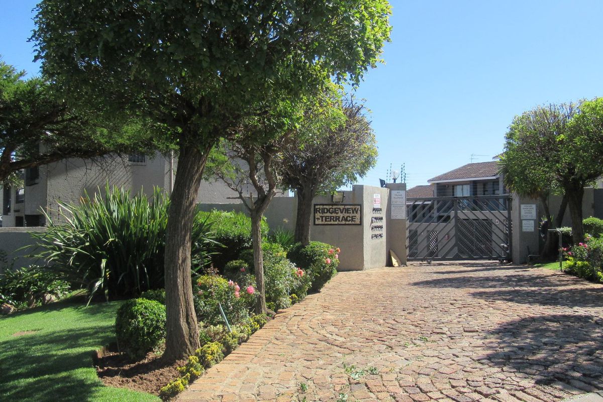 Excellent Value: Spacious, well-maintained, and larger than most - Photo 2