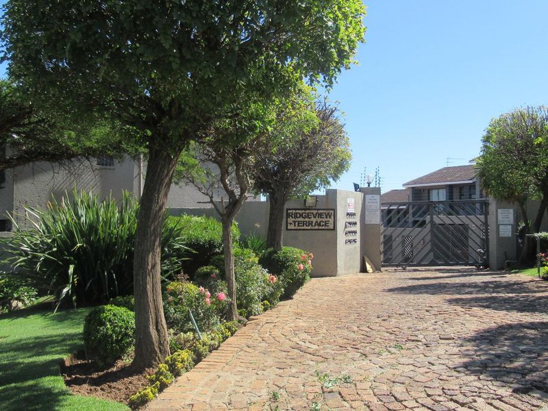 Excellent Value: Spacious, well-maintained, and larger than most - Photo 2