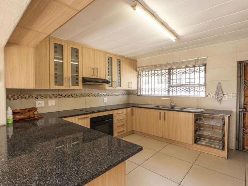 Excellent Value: Spacious, well-maintained, and larger than most - Photo 4