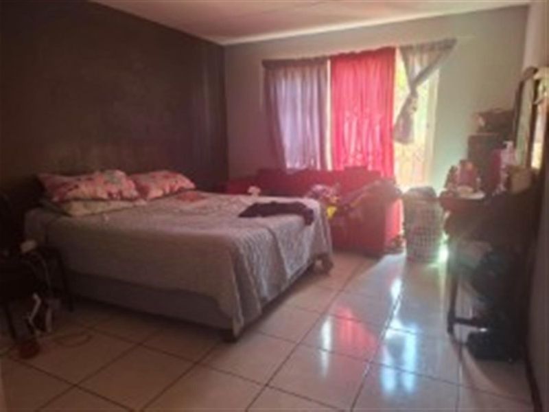 Ground Floor 2 Bedroom Apartment  with Garden - Photo 7