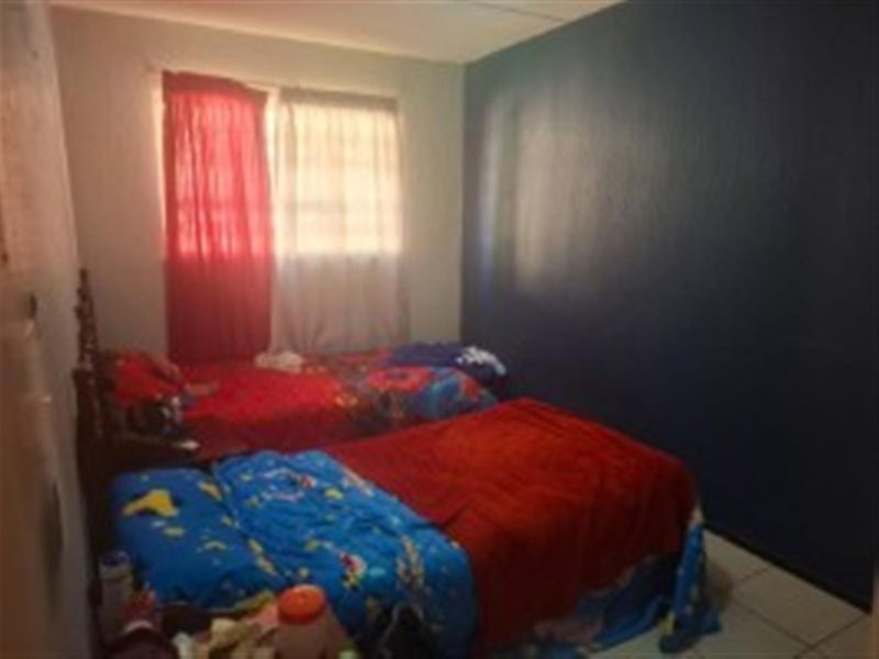 Ground Floor 2 Bedroom Apartment  with Garden - Photo 8