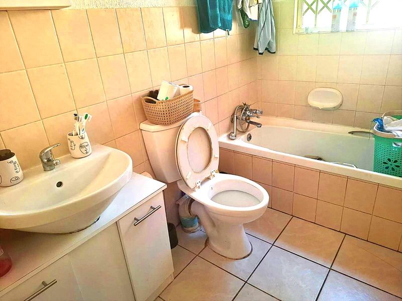 Ground Floor 2 Bedroom Apartment  with Garden - Photo 10