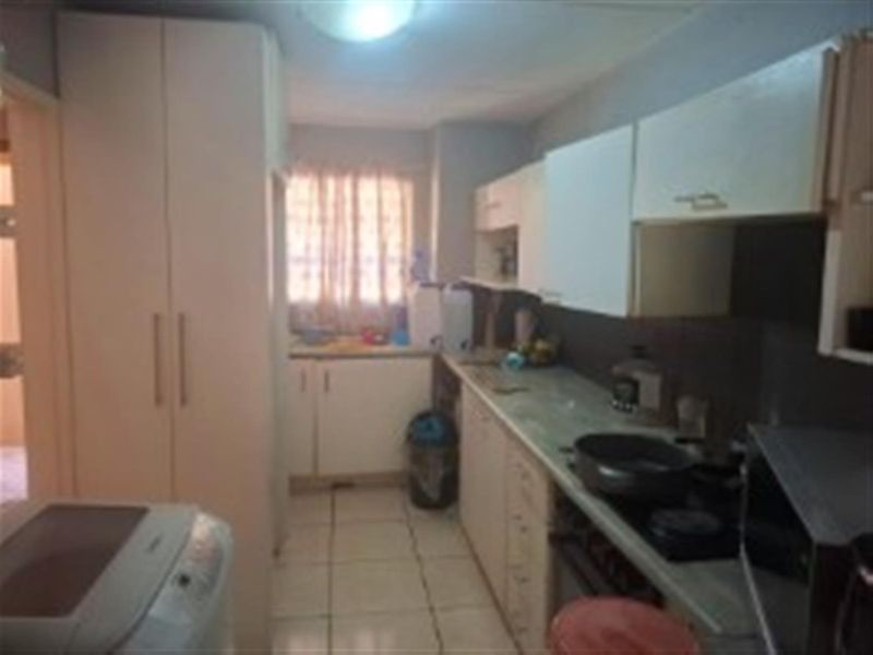 Ground Floor 2 Bedroom Apartment  with Garden - Photo 5