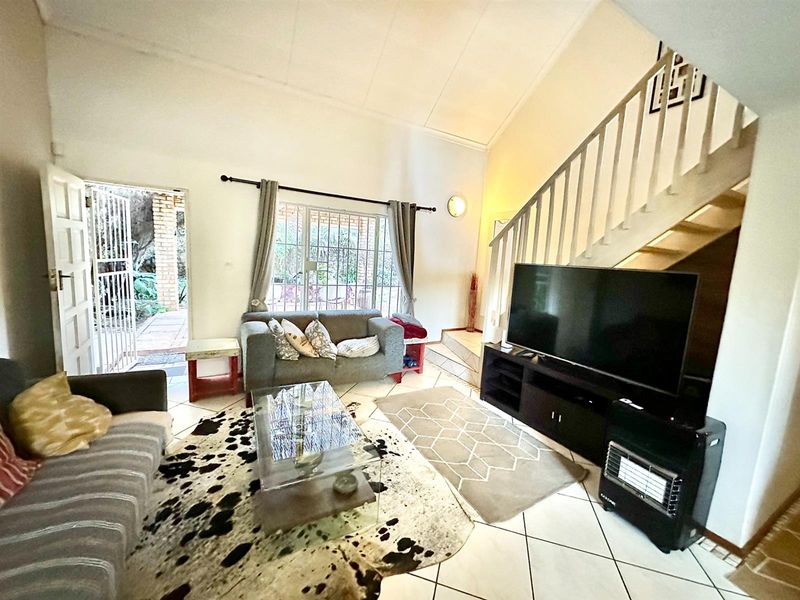 3-Bedroom, 2-Bathroom with Large Garden and Pool - Photo 10