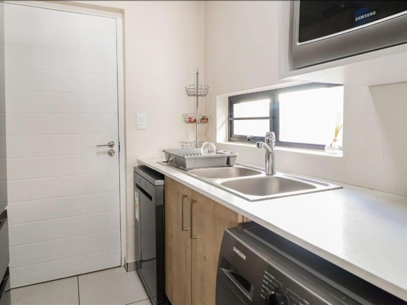 Charming 3Bedroom house in Fourways - Photo 5