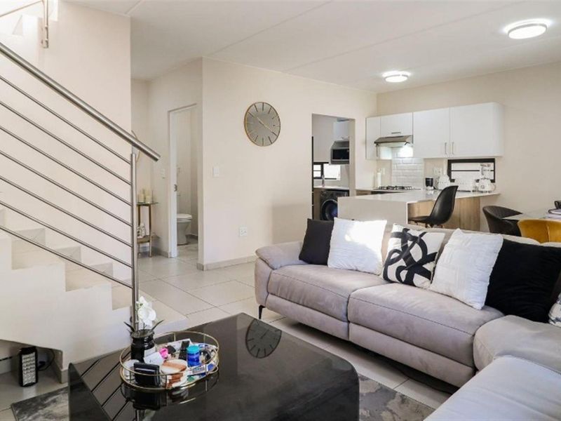 Charming 3Bedroom house in Fourways - Photo 10