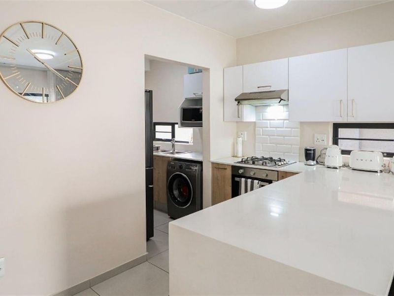 Charming 3Bedroom house in Fourways - Photo 4