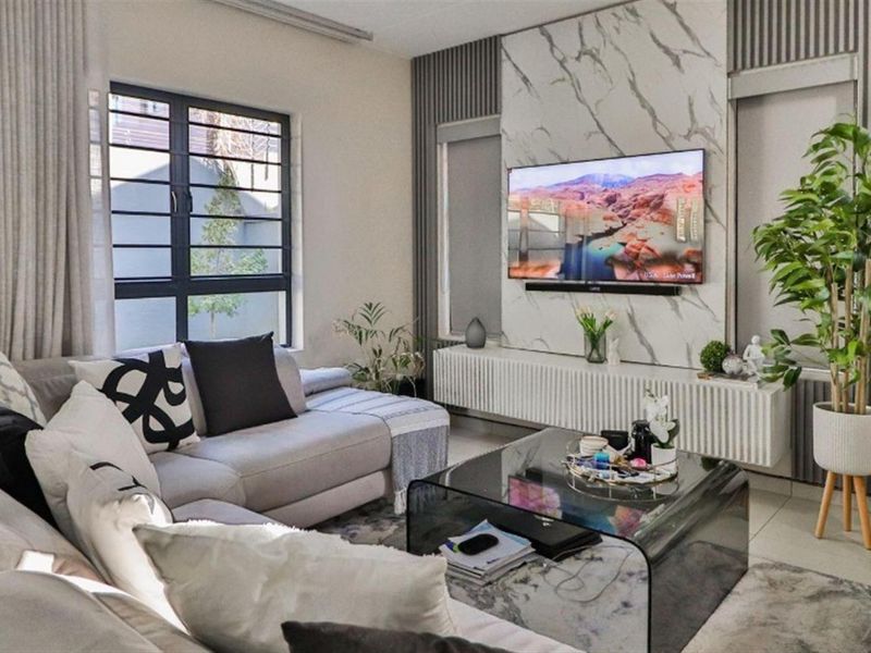 Charming 3Bedroom house in Fourways - Photo 9