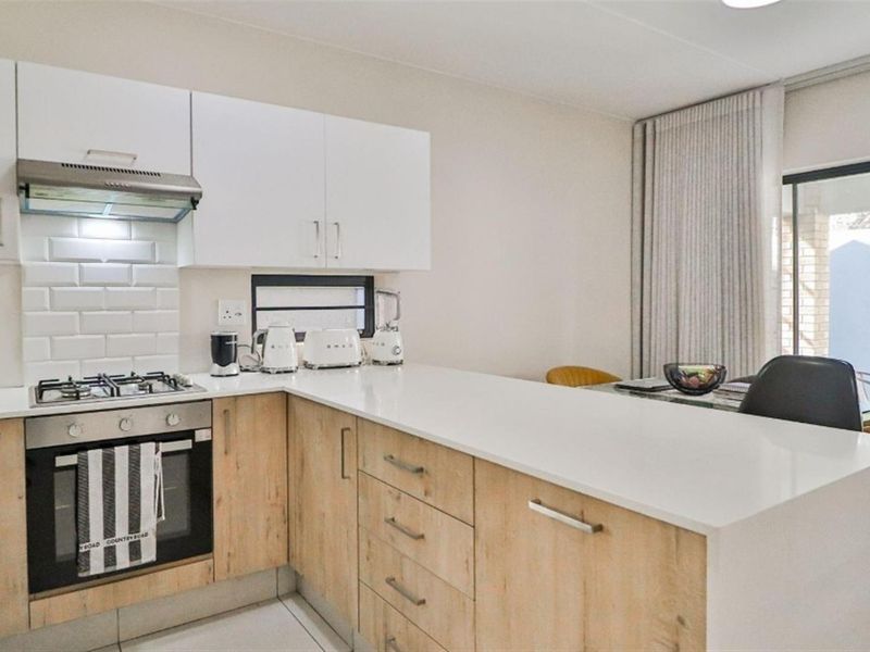 Charming 3Bedroom house in Fourways - Photo 3