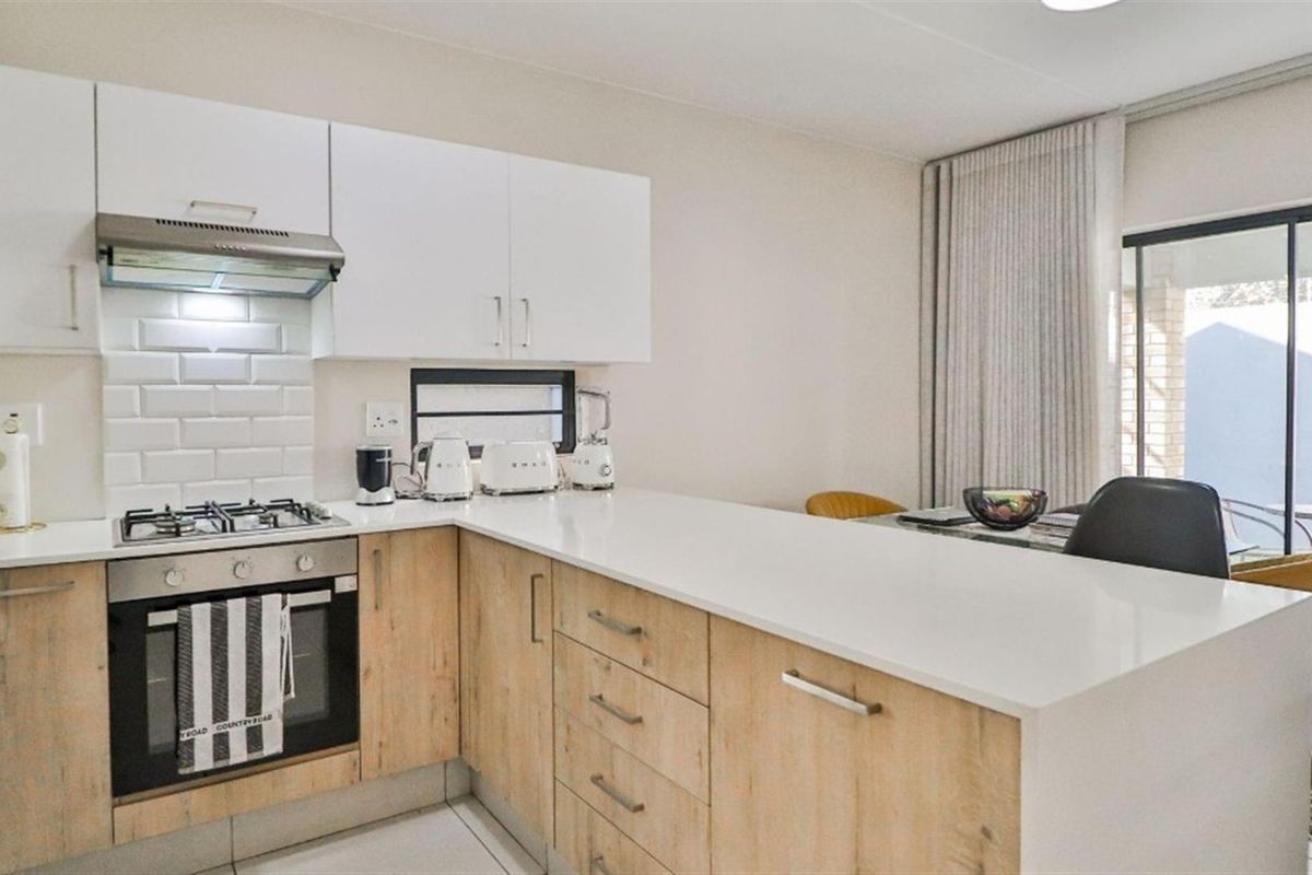 Charming 3Bedroom house in Fourways - Photo 3