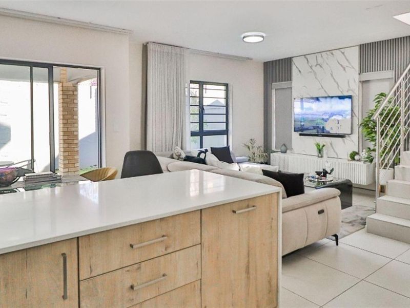 Charming 3Bedroom house in Fourways - Photo 8