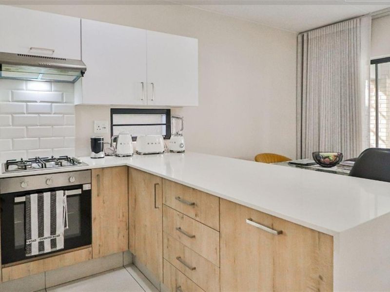 Charming 3Bedroom house in Fourways - Photo 2