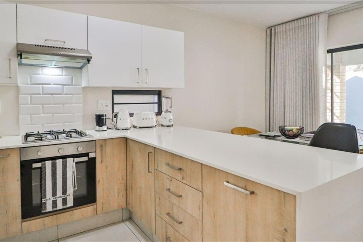 Charming 3Bedroom house in Fourways - Photo 2