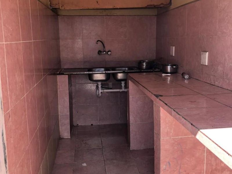 3 bed house with 7 room separate flat in Brooklyn in Milnerton - Photo 4