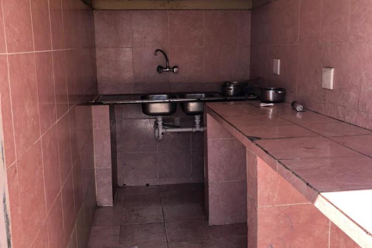 3 bed house with 7 room separate flat in Brooklyn in Milnerton - Photo 4