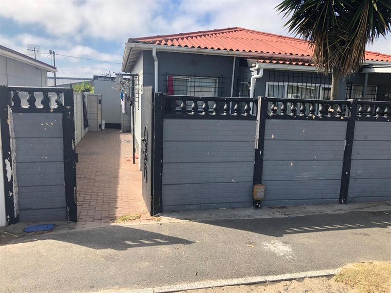 3 bed house with 7 room separate flat in Brooklyn in Milnerton - Photo 1