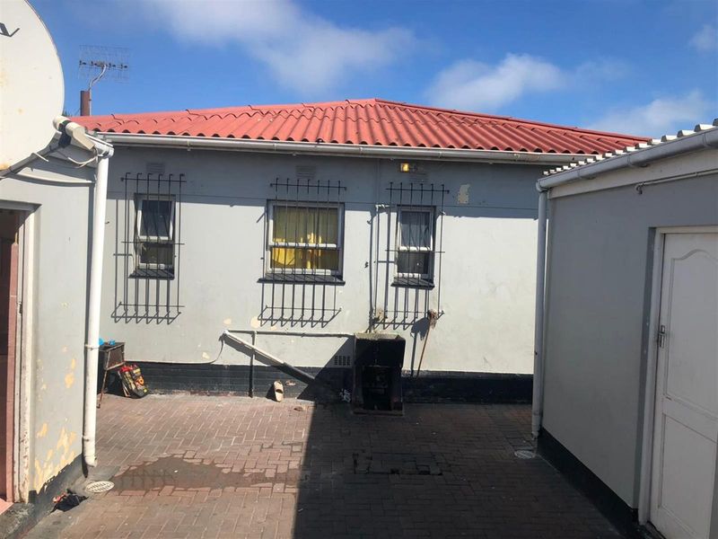3 bed house with 7 room separate flat in Brooklyn in Milnerton - Photo 8