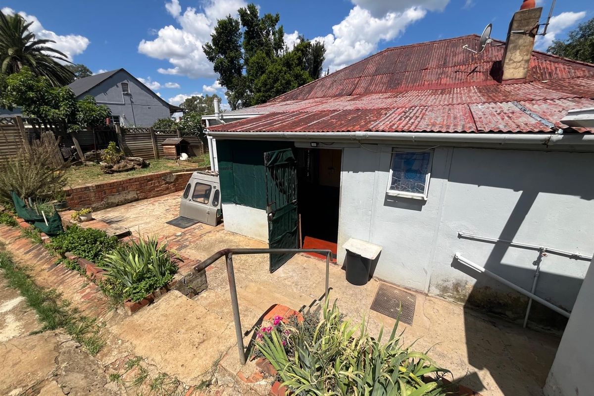 Traditional 2-Bedroom Home on Spacious Land with Great Potential | Glencoe KwaZulu Natal - Photo 4