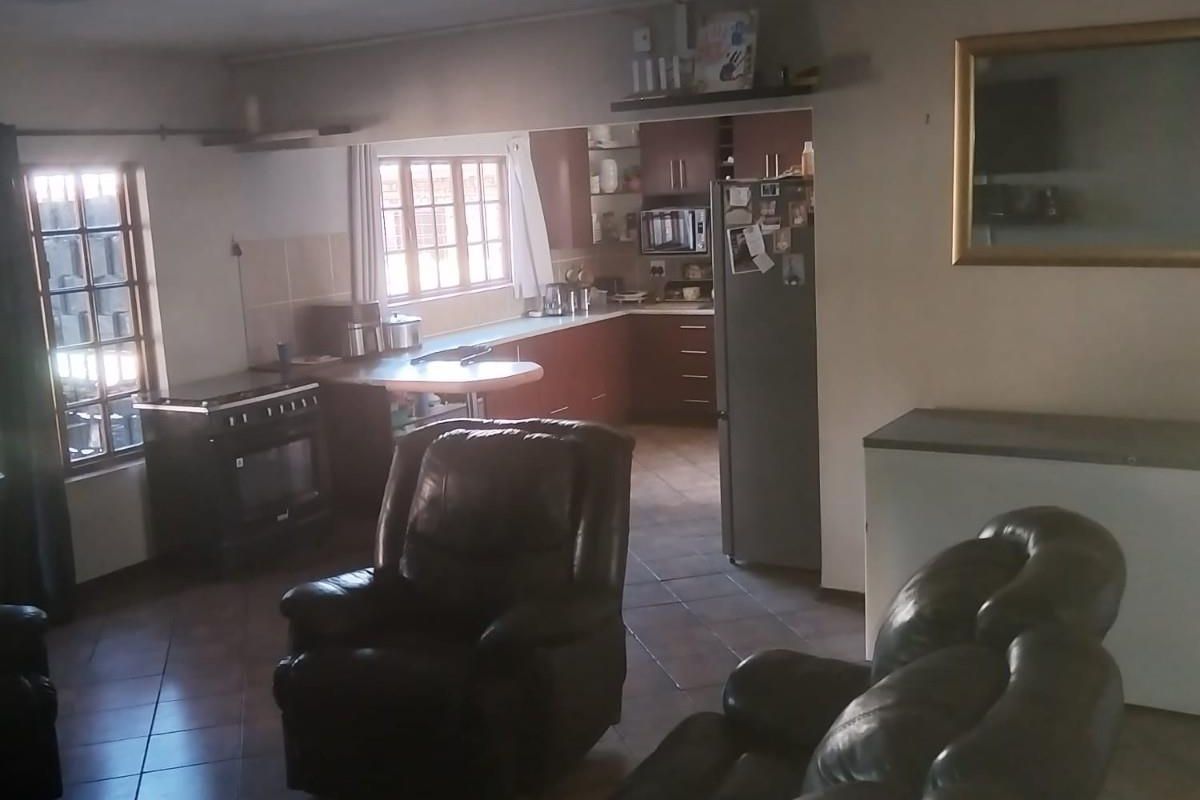 House For Sale in Hoeveld Park, Witbank - Photo 5