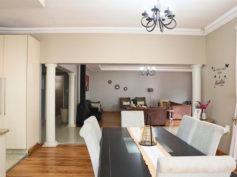 5 Bedroom House For Sale in Florida, Roodepoort - Photo 9