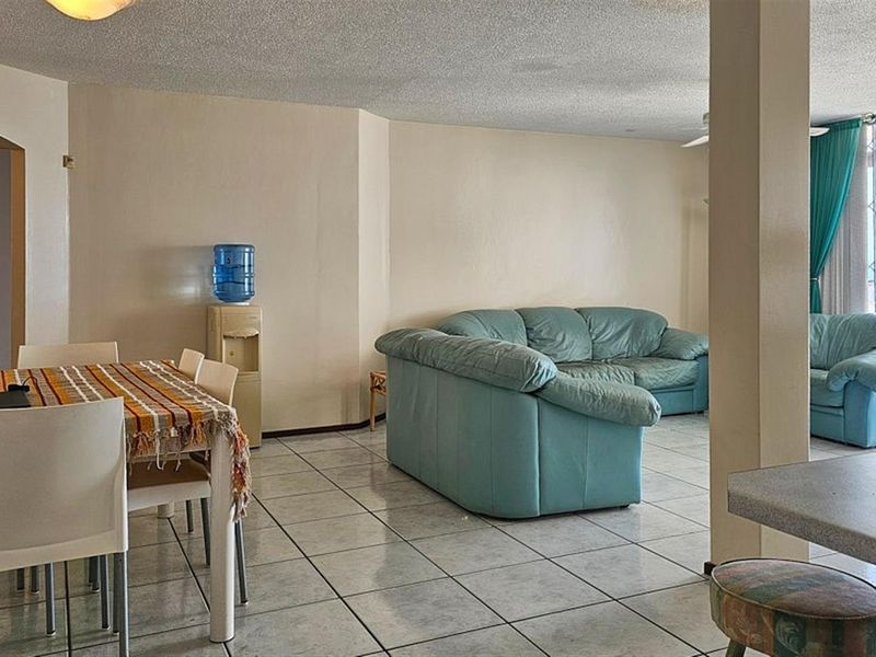 4 Bedroom, Spacious and Light Apartment - Photo 7